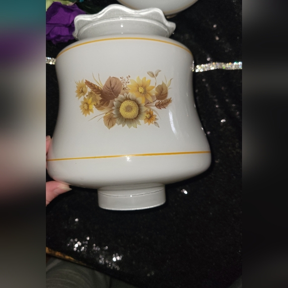 Vintage Victorian Hurricane Lamp from 1967 - Picture 6 of 8